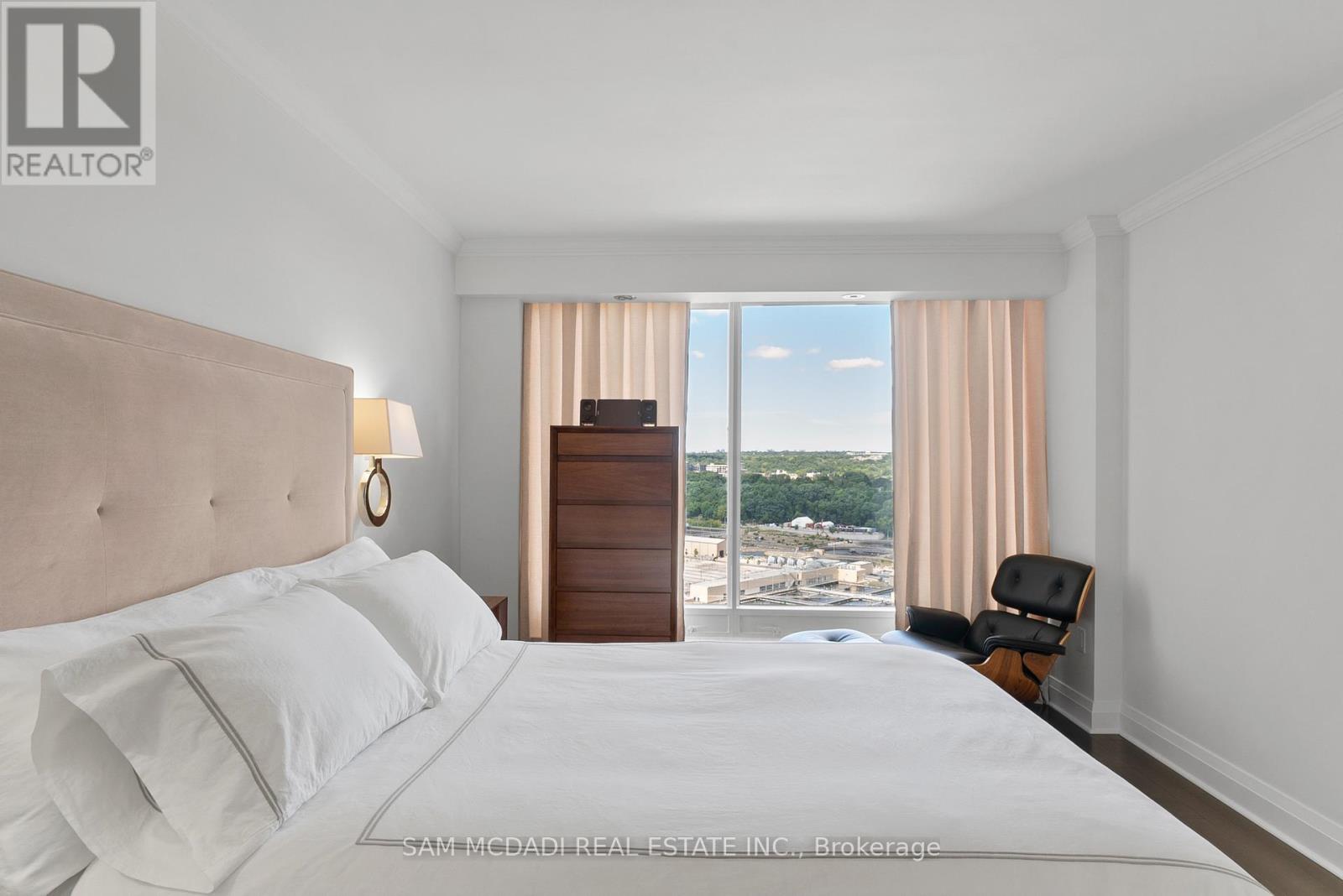 Photo 22 of 2212 2045 Lakeshore Boulevard W, Toronto ON