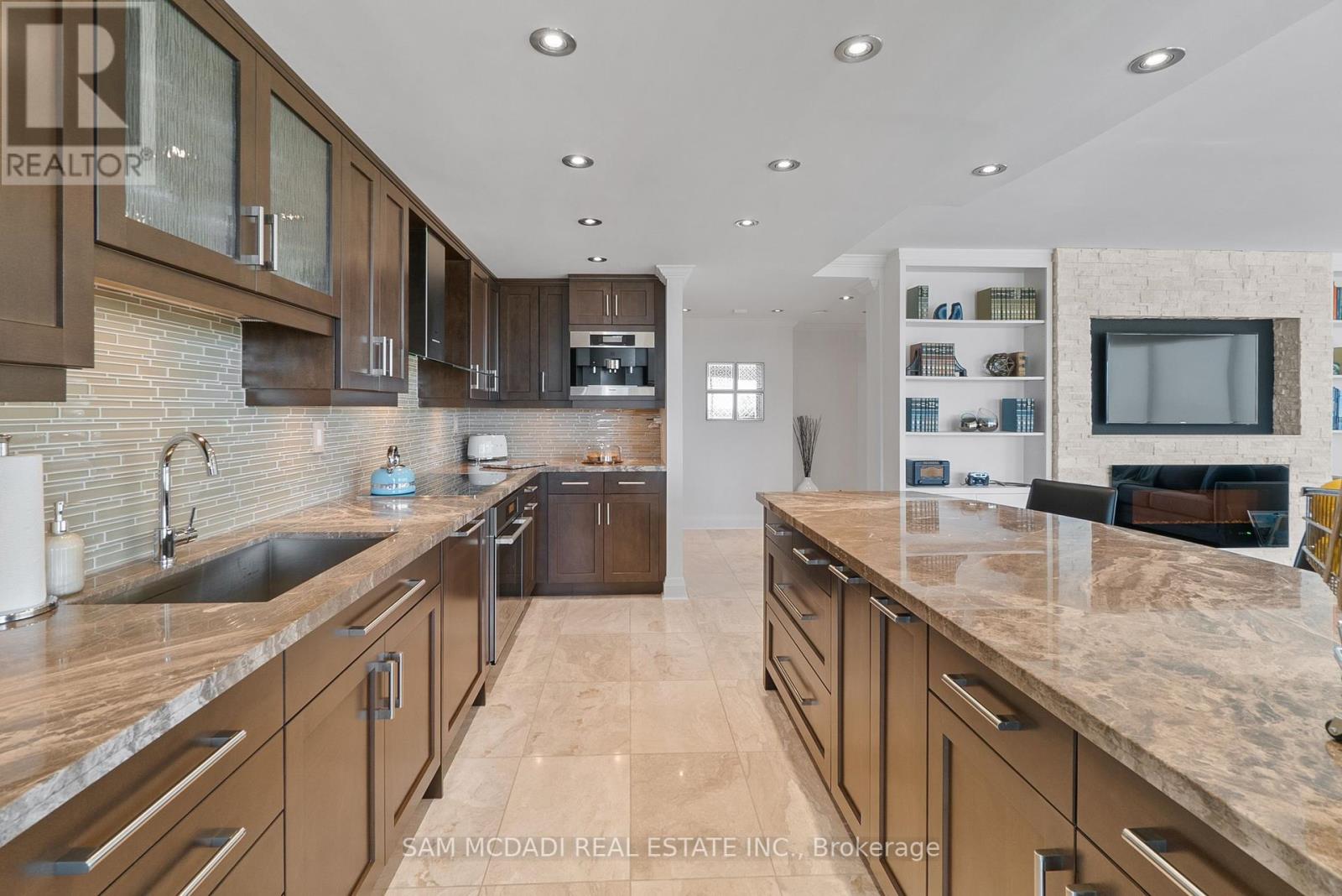 Photo 16 of 2212 2045 Lakeshore Boulevard W, Toronto ON