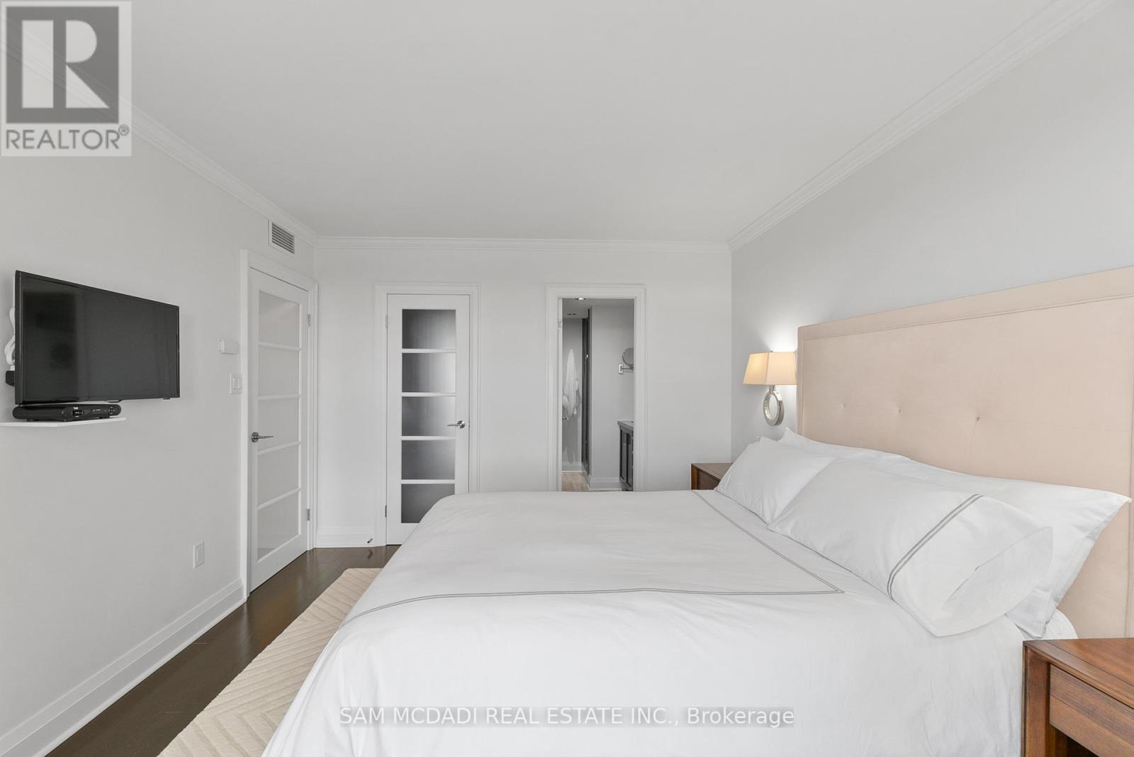 Photo 8 of 2212 2045 Lakeshore Boulevard W, Toronto ON