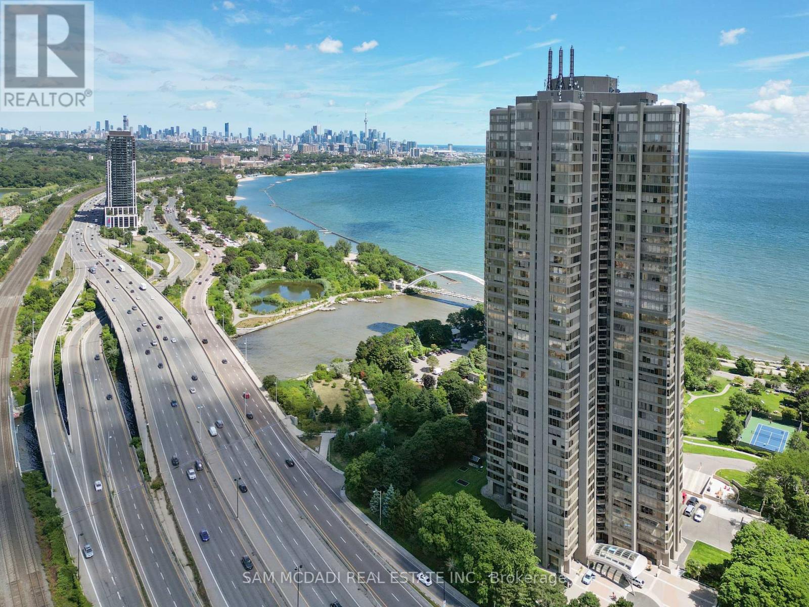 Photo 14 of 2212 2045 Lakeshore Boulevard W, Toronto ON