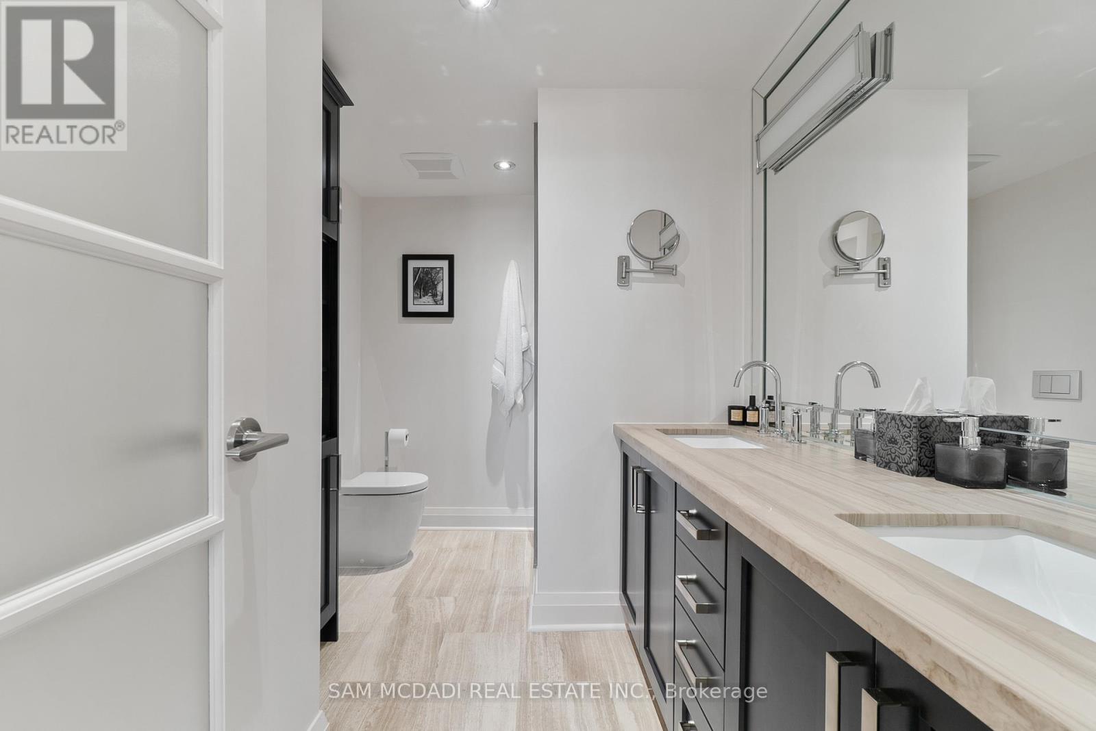 Photo 28 of 2212 2045 Lakeshore Boulevard W, Toronto ON