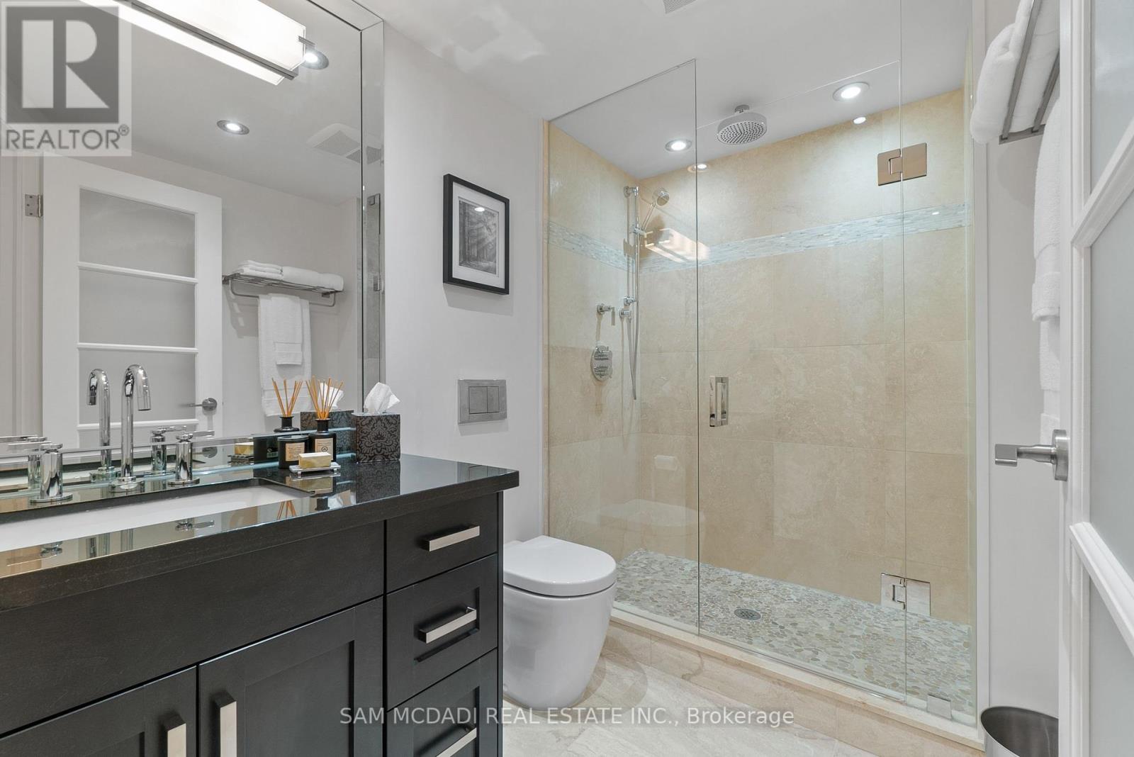 Photo 5 of 2212 2045 Lakeshore Boulevard W, Toronto ON