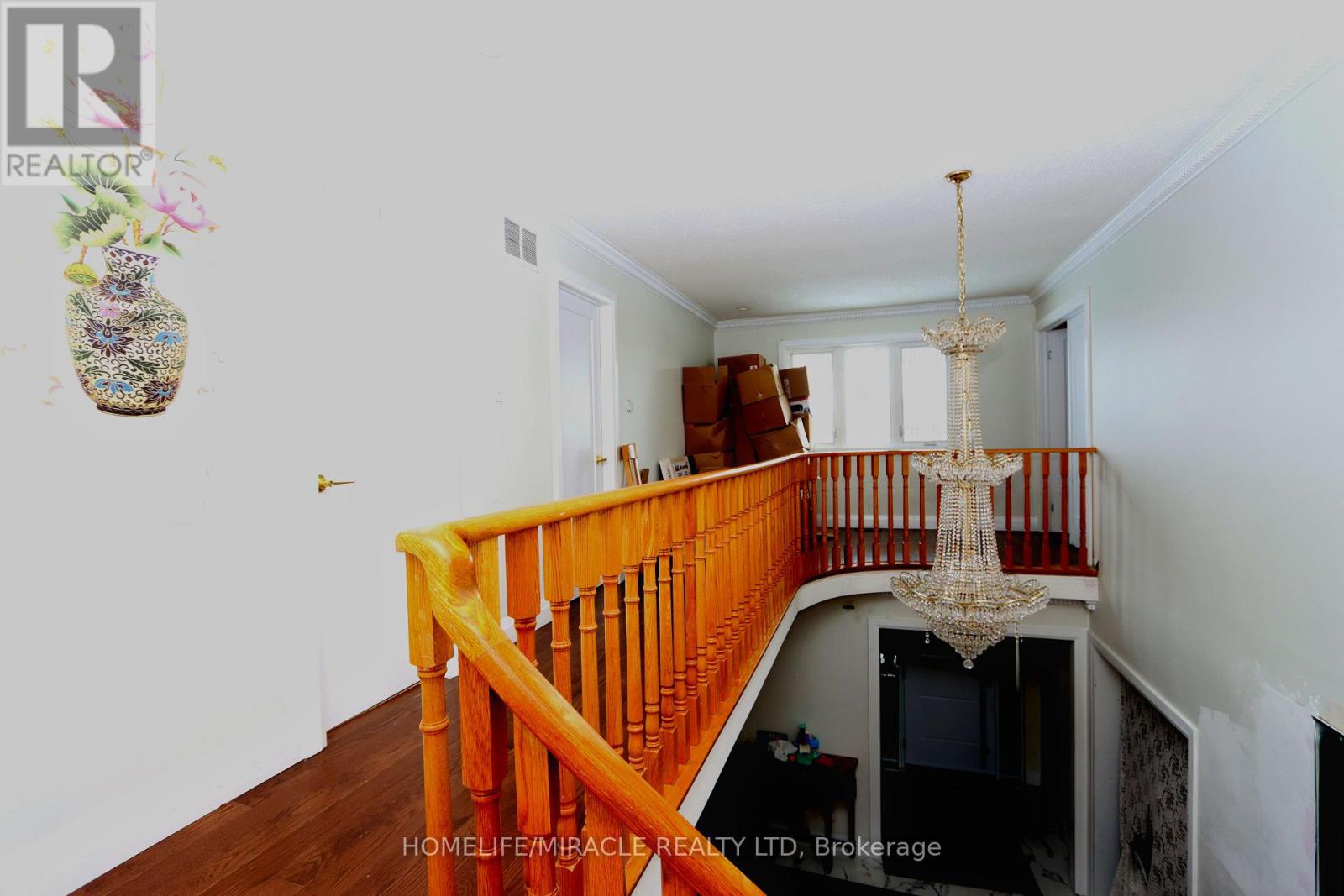 Photo 9 of 60 Brookfield Court, Brampton ON