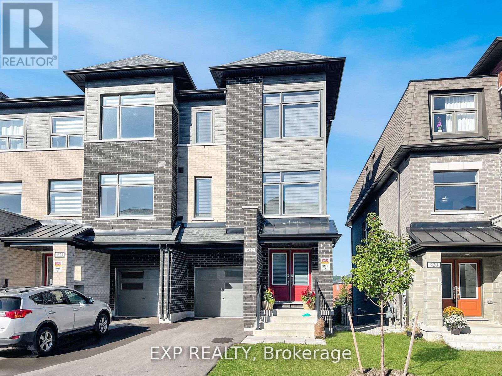 Photo 14 of 922 Isaac Phillips Way, Newmarket ON
