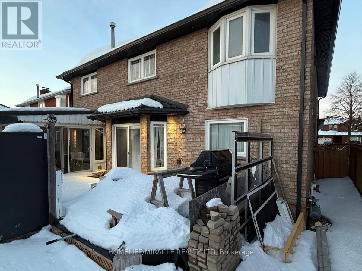 Photo 1 of 60 Brookfield Court, Brampton ON