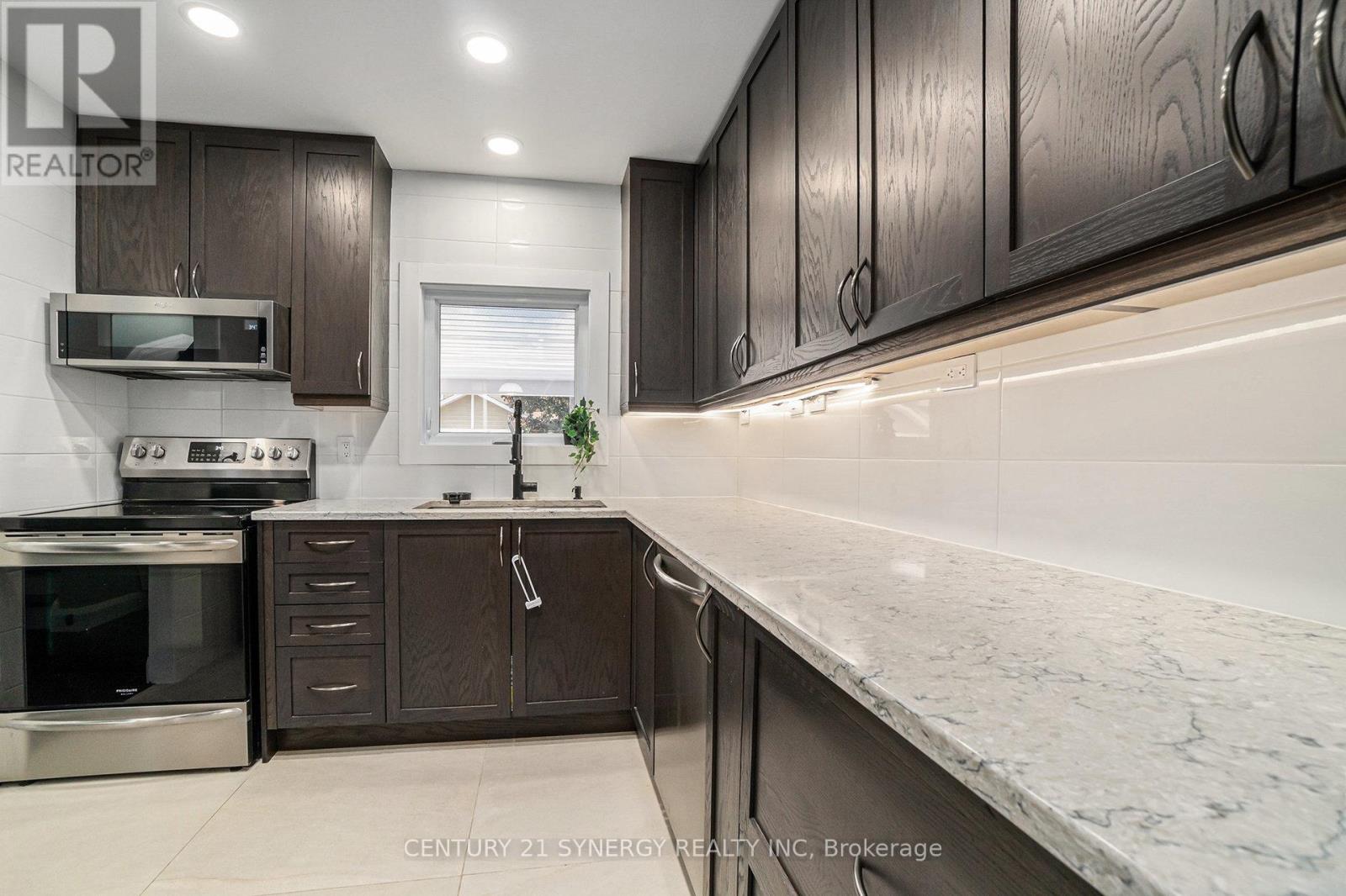 Photo 11 of 46 Paddington Private, Ottawa ON