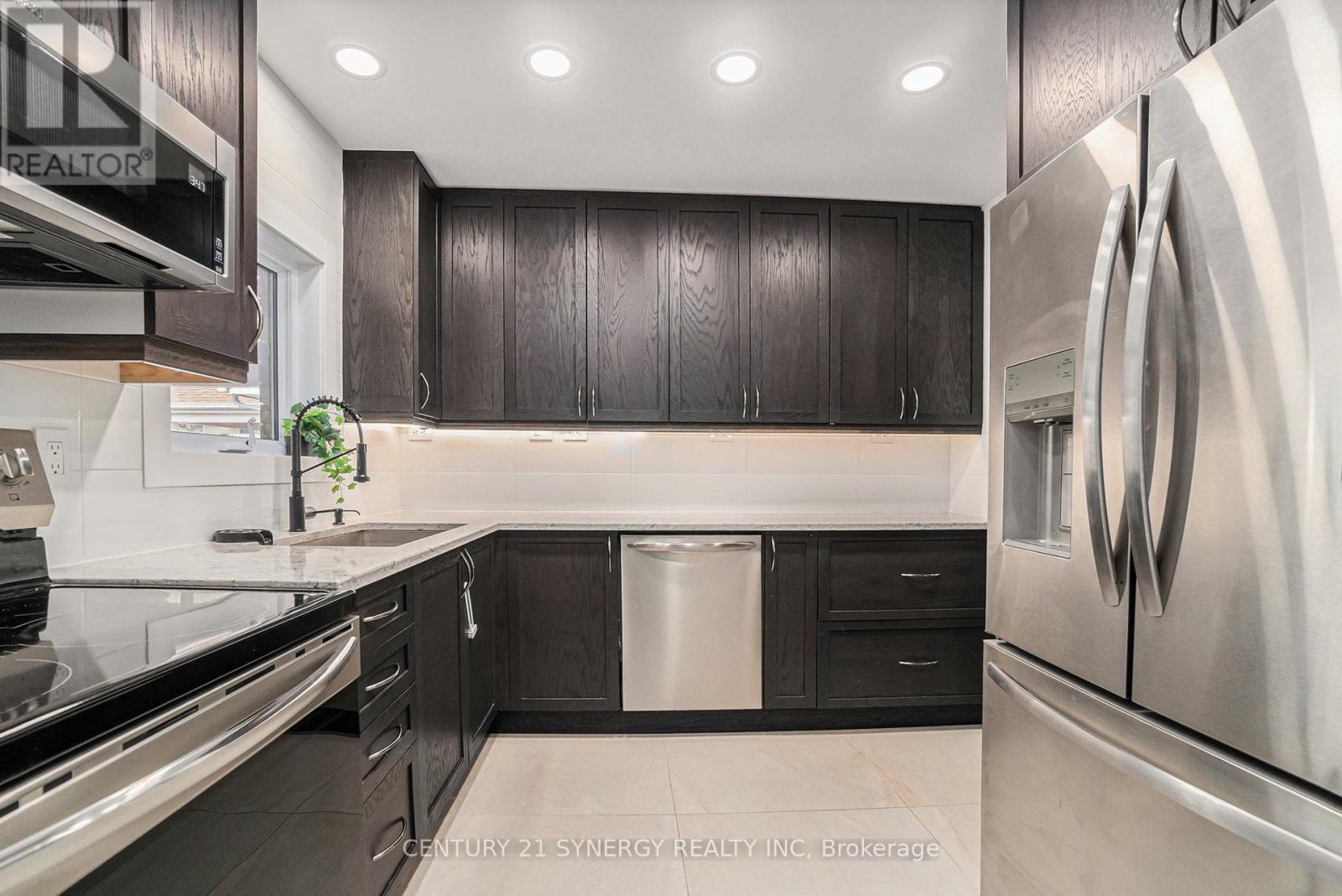 Photo 12 of 46 Paddington Private, Ottawa ON