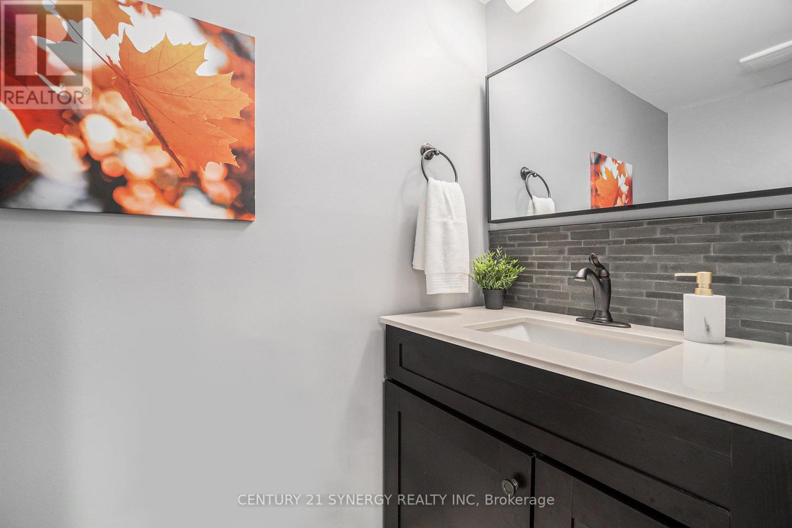 Photo 14 of 46 Paddington Private, Ottawa ON