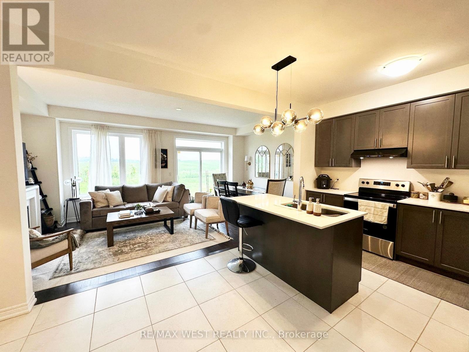 Photo 3 of 192 Broadacre Drive, Kitchener ON