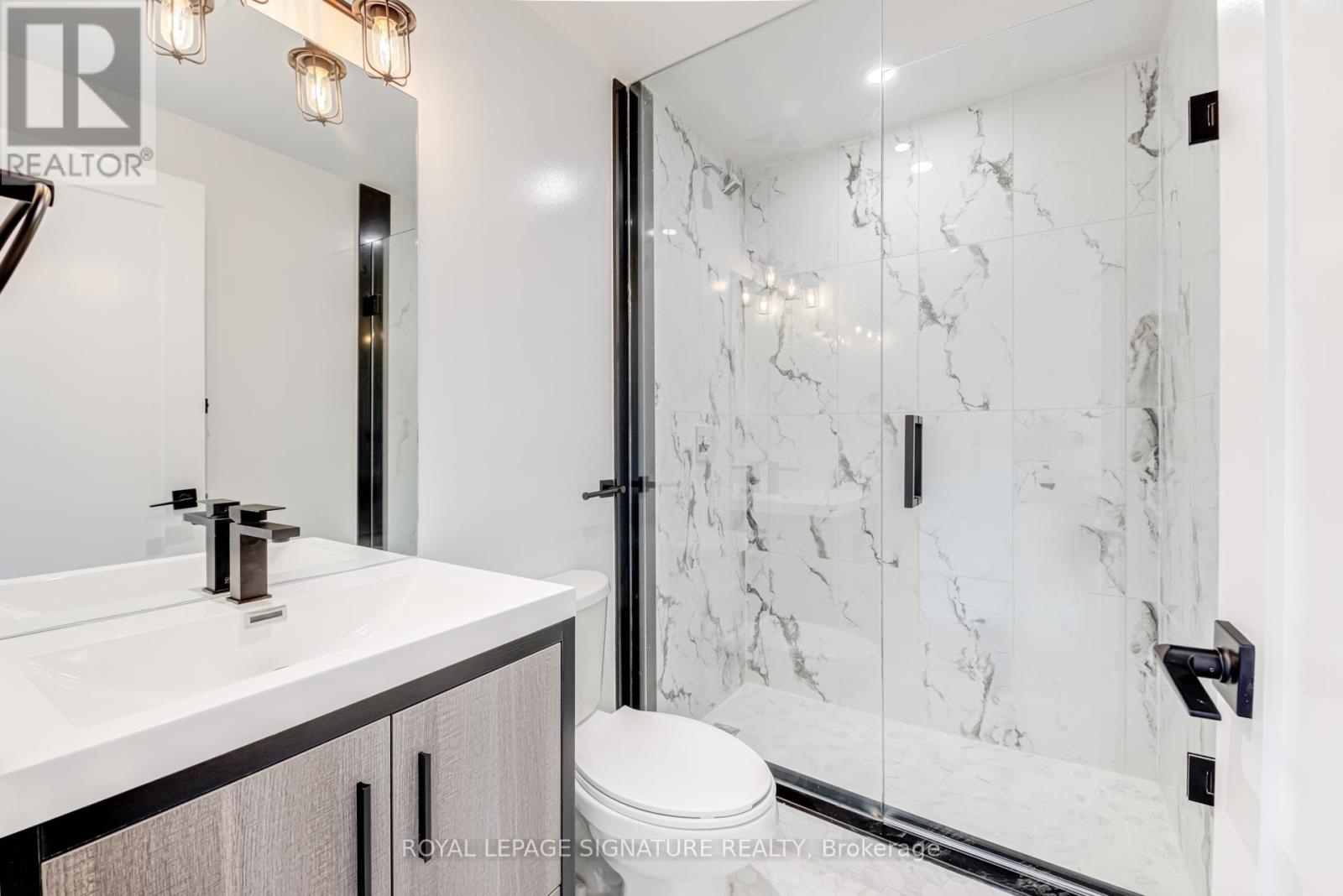 Photo 1 of 4 3039 Dundas Street W, Toronto ON