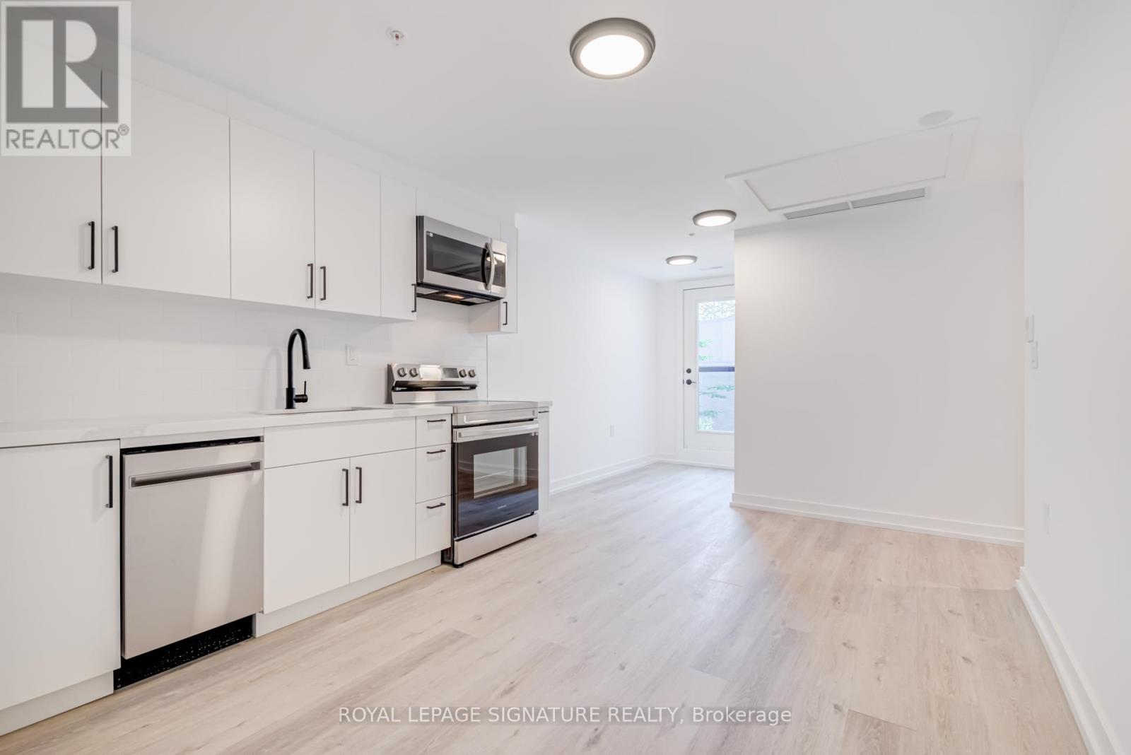 Photo 4 of 4 3039 Dundas Street W, Toronto ON