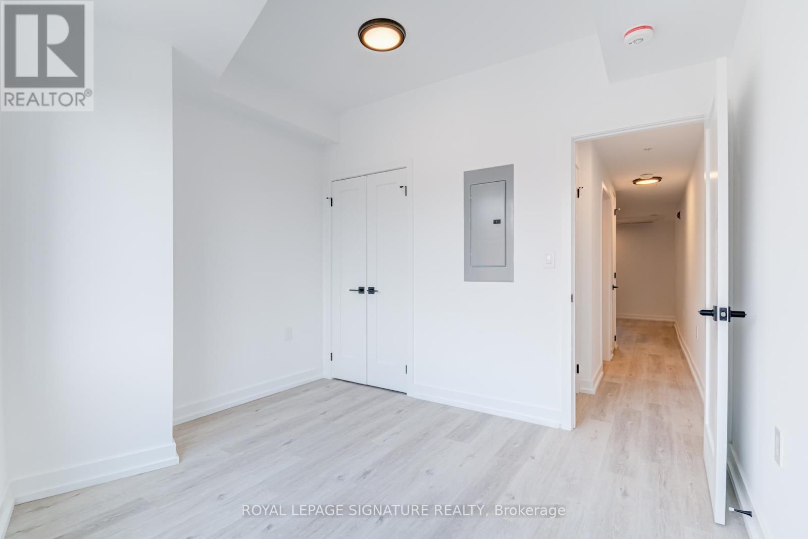 Photo 3 of 4 3039 Dundas Street W, Toronto ON