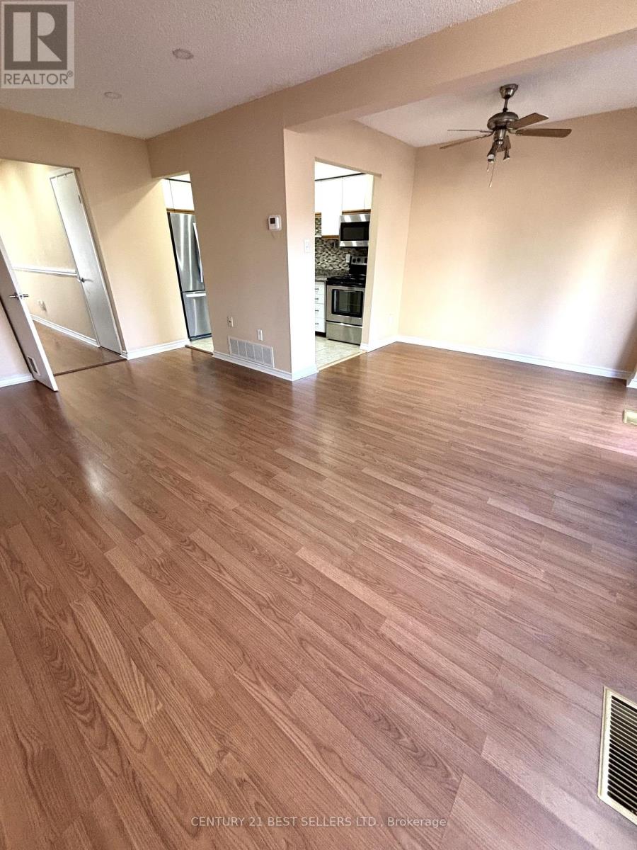 Photo 2 of 63 3025 Cedarglen Gate, Mississauga ON