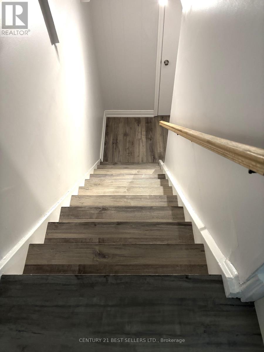 Photo 37 of 63 3025 Cedarglen Gate, Mississauga ON