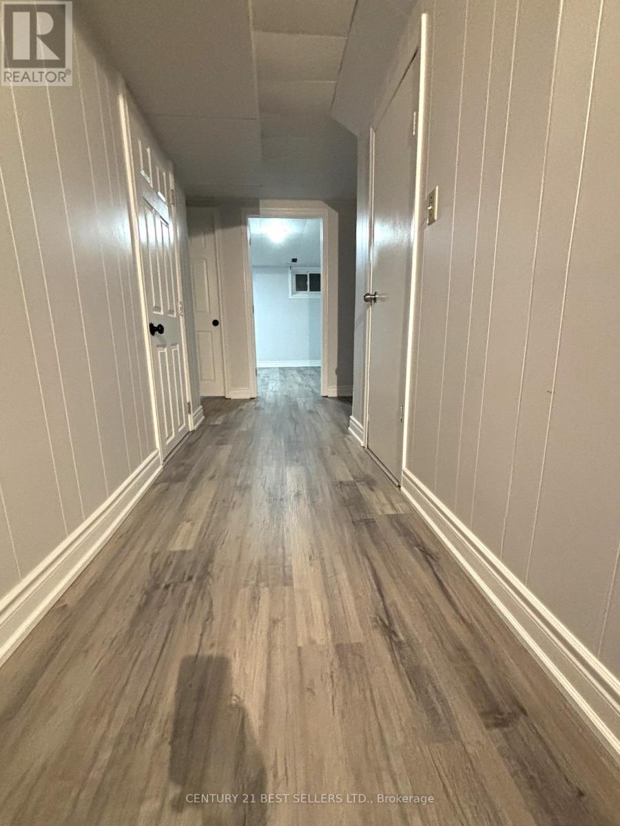 Photo 12 of 63 3025 Cedarglen Gate, Mississauga ON