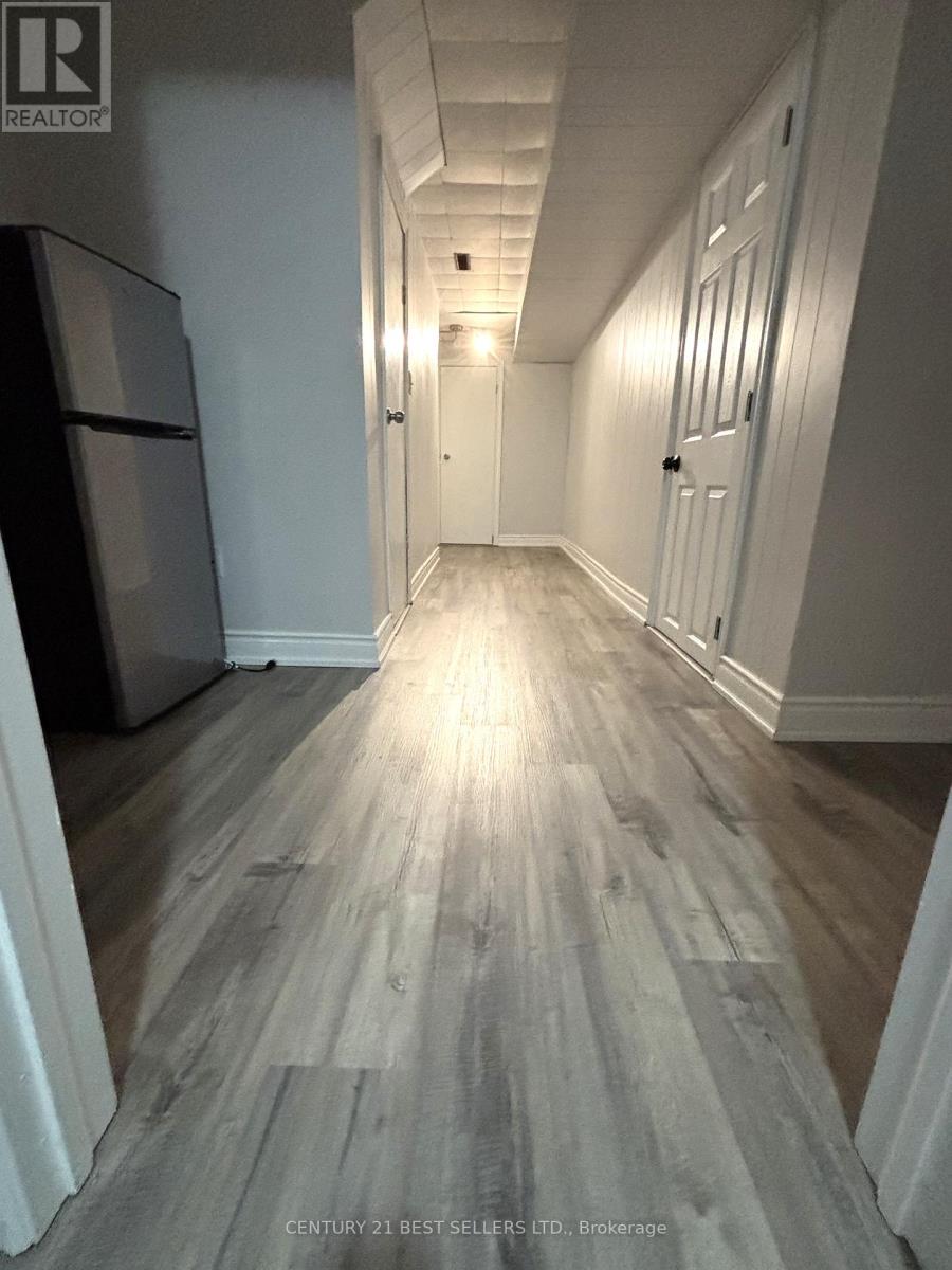 Photo 36 of 63 3025 Cedarglen Gate, Mississauga ON