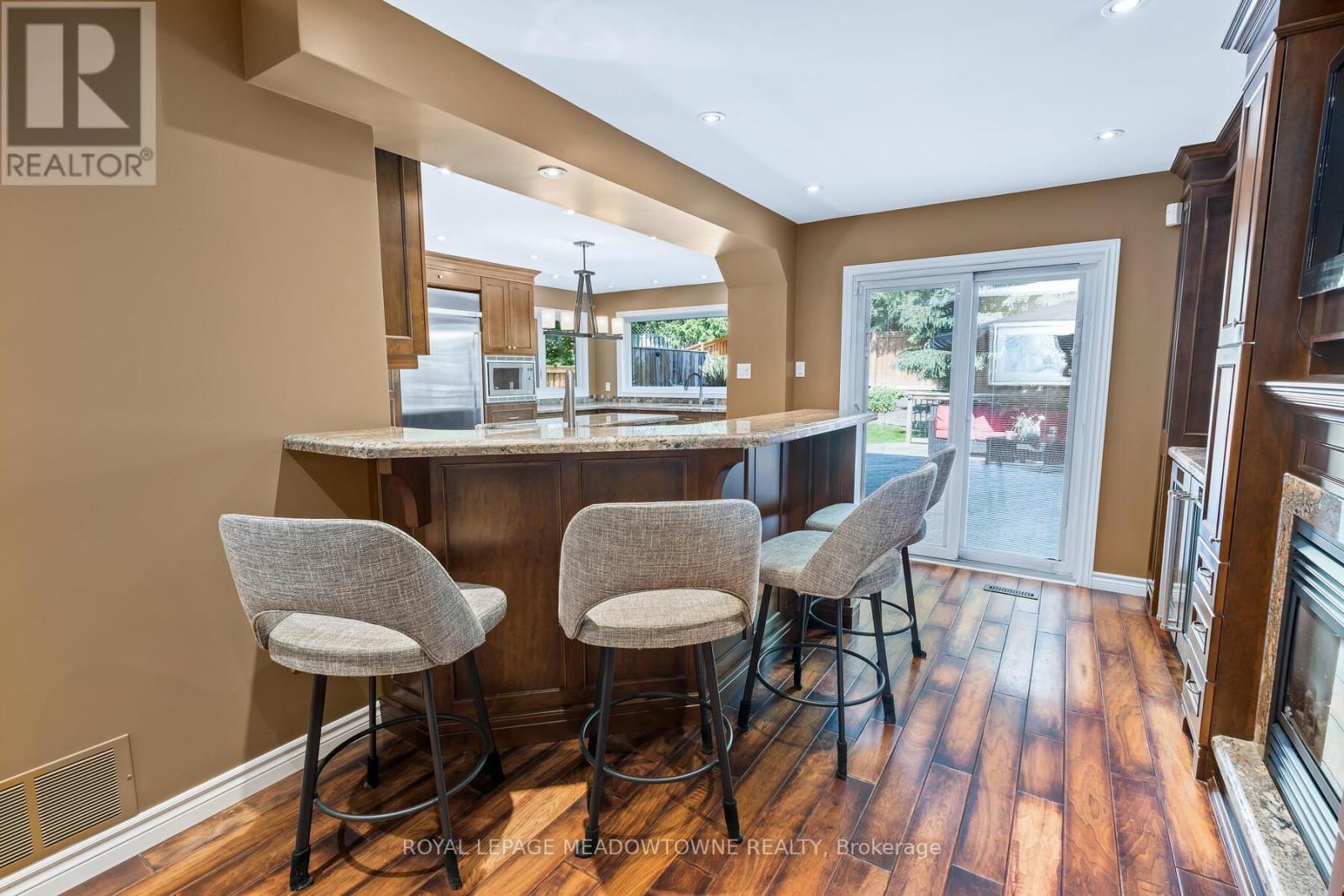 Photo 12 of 8 Jason Crescent, Halton Hills ON