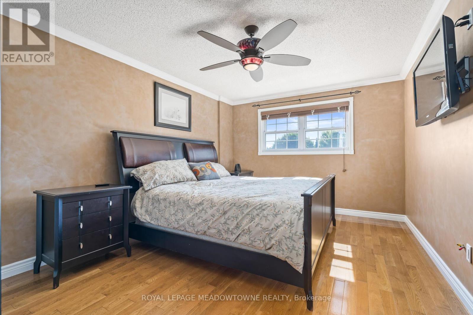 Photo 13 of 8 Jason Crescent, Halton Hills ON