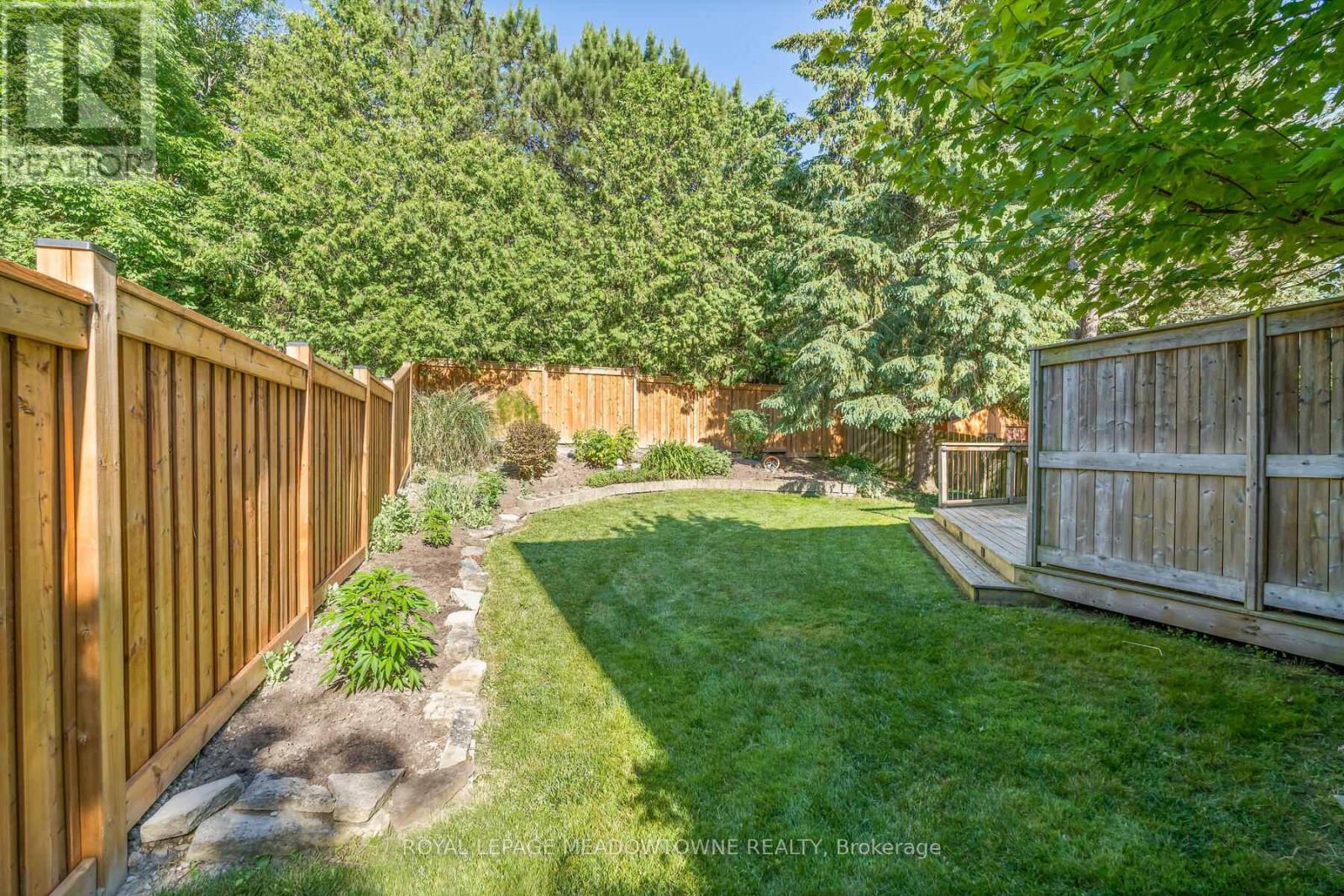 Photo 24 of 8 Jason Crescent, Halton Hills ON