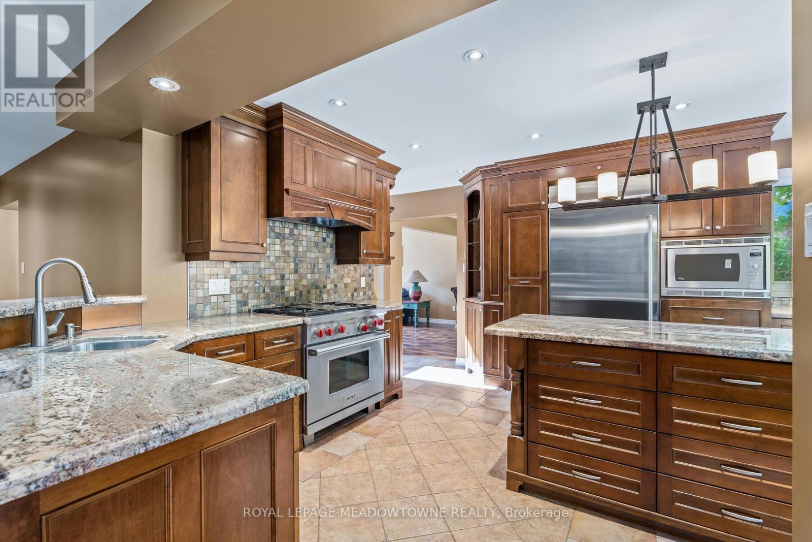 Photo 7 of 8 Jason Crescent, Halton Hills ON