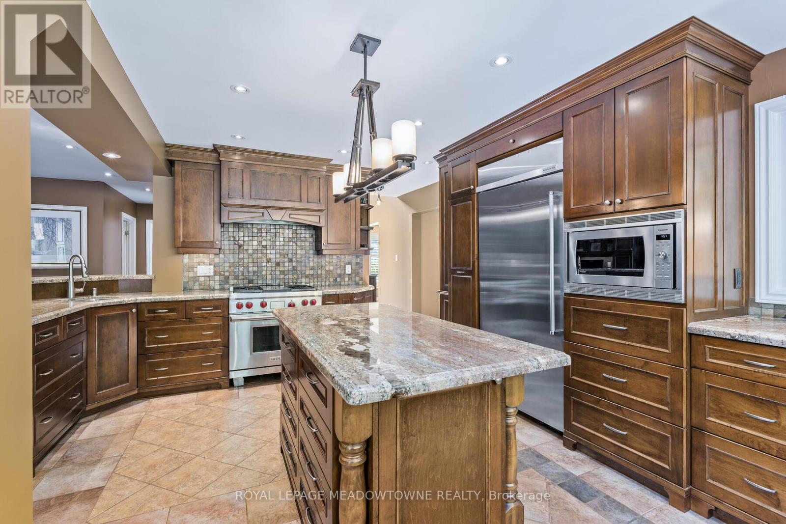 Photo 9 of 8 Jason Crescent, Halton Hills ON