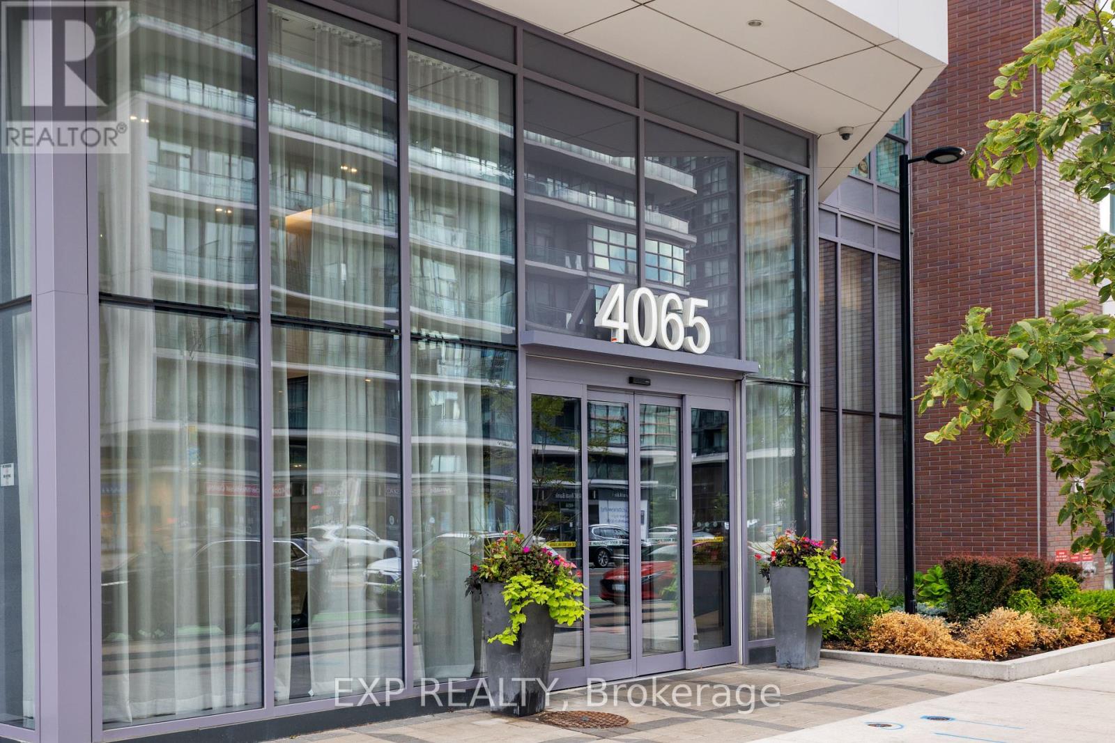 Photo 10 of 2304 4065 Confederation Parkway, Mississauga ON
