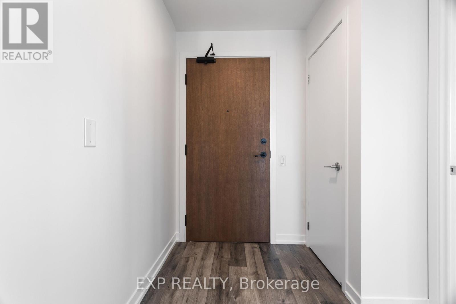 Photo 7 of 2304 4065 Confederation Parkway, Mississauga ON