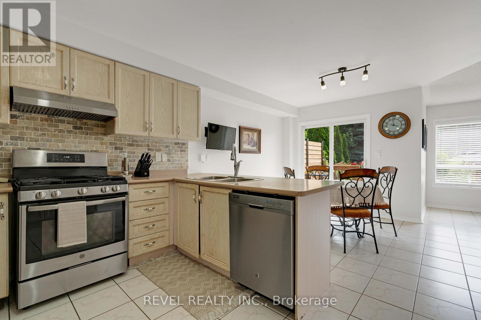 Photo 11 of 21 Ewart Street, Caledon ON