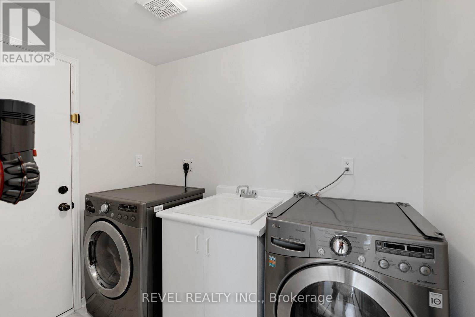 Photo 15 of 21 Ewart Street, Caledon ON