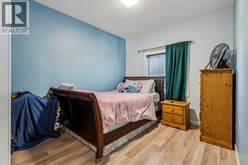 Photo 4 of 25 Westridge Way, Okotoks AB