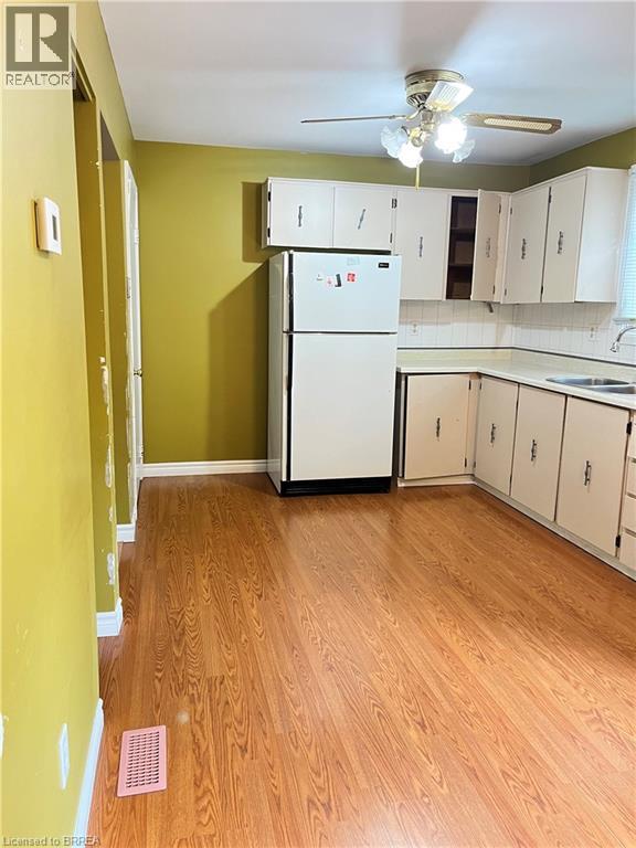 Photo 4 of 47 Wedgewood Avenue, Chatham ON