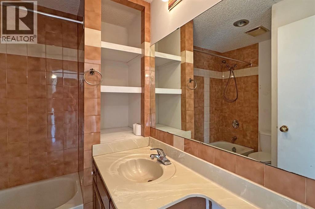 Photo 14 of 648 West Chestermere Drive, Chestermere AB