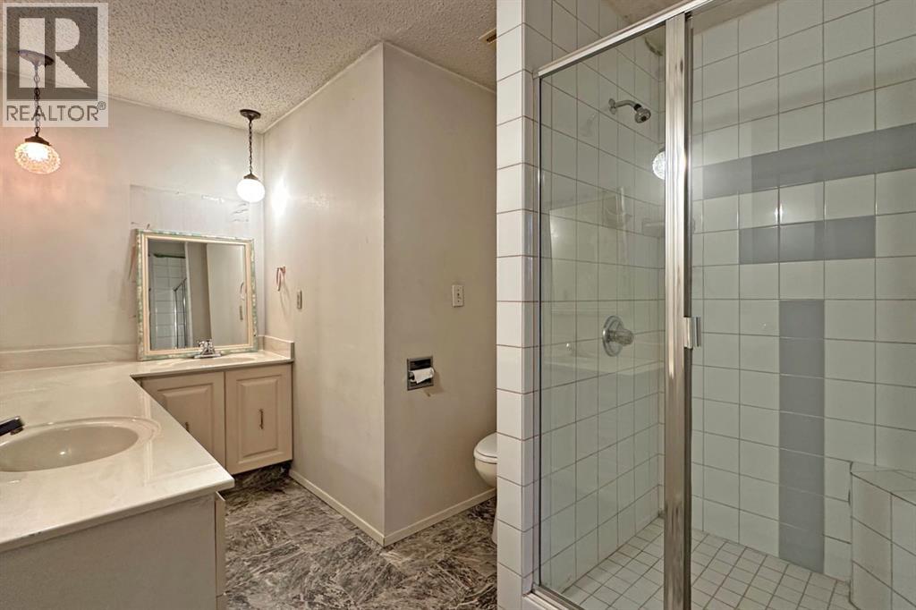 Photo 12 of 648 West Chestermere Drive, Chestermere AB