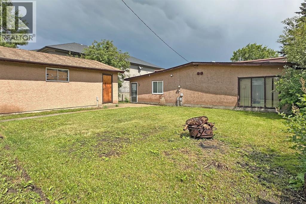 Photo 4 of 648 West Chestermere Drive, Chestermere AB