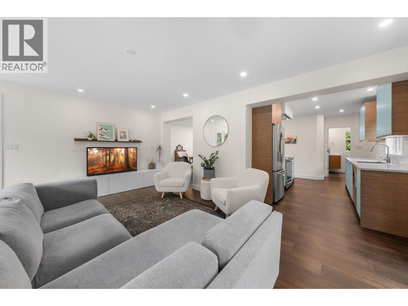 Photo 8 of 4507 Summerside Lane, North Vancouver BC