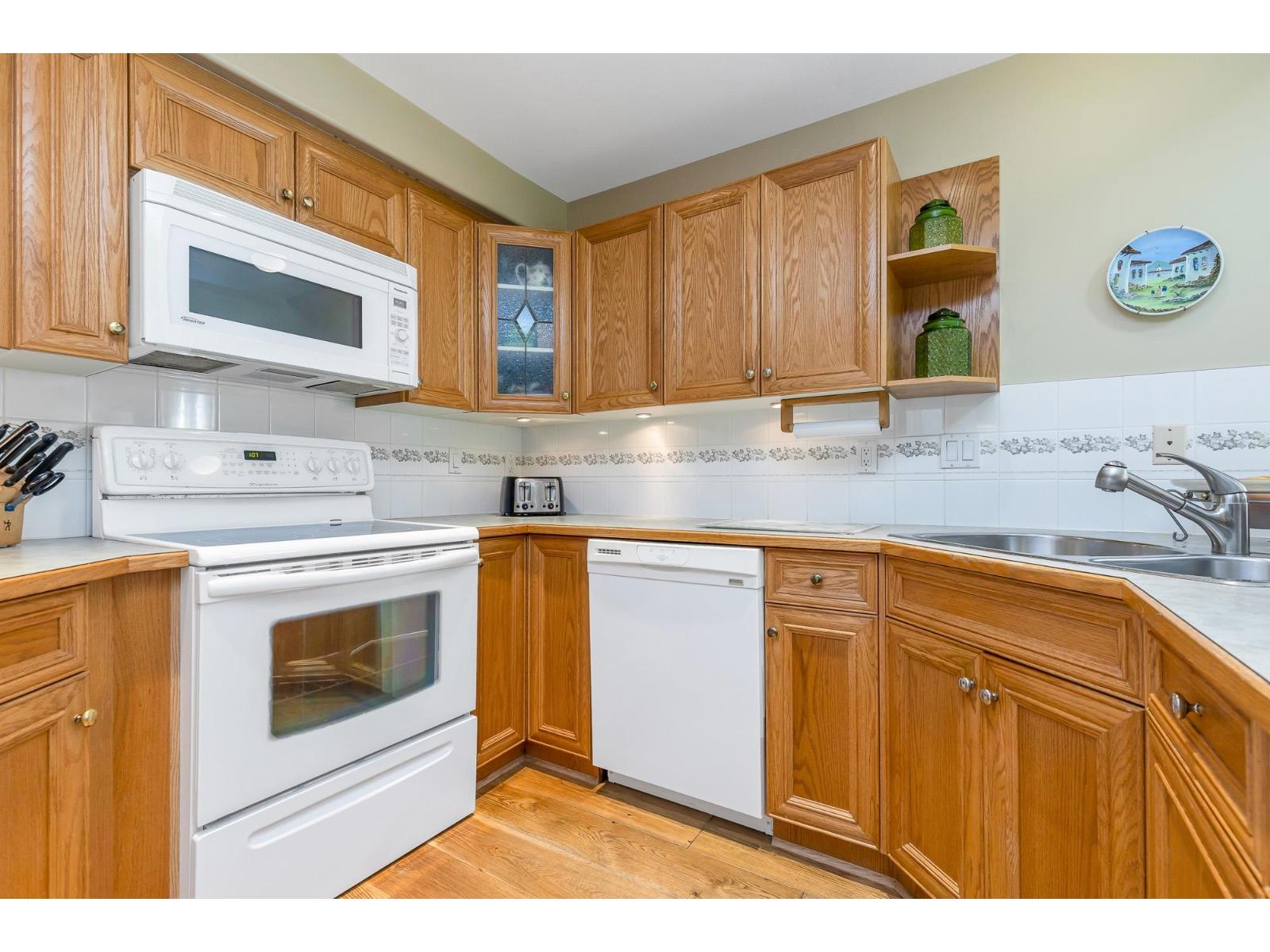 Photo 3 of 30 2068 Winfield Drive, Abbotsford BC