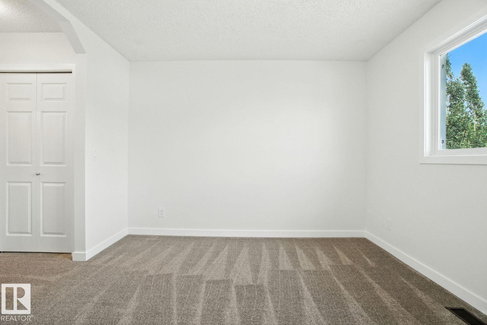 Photo 6 of 5419 203 St Nw, Edmonton AB