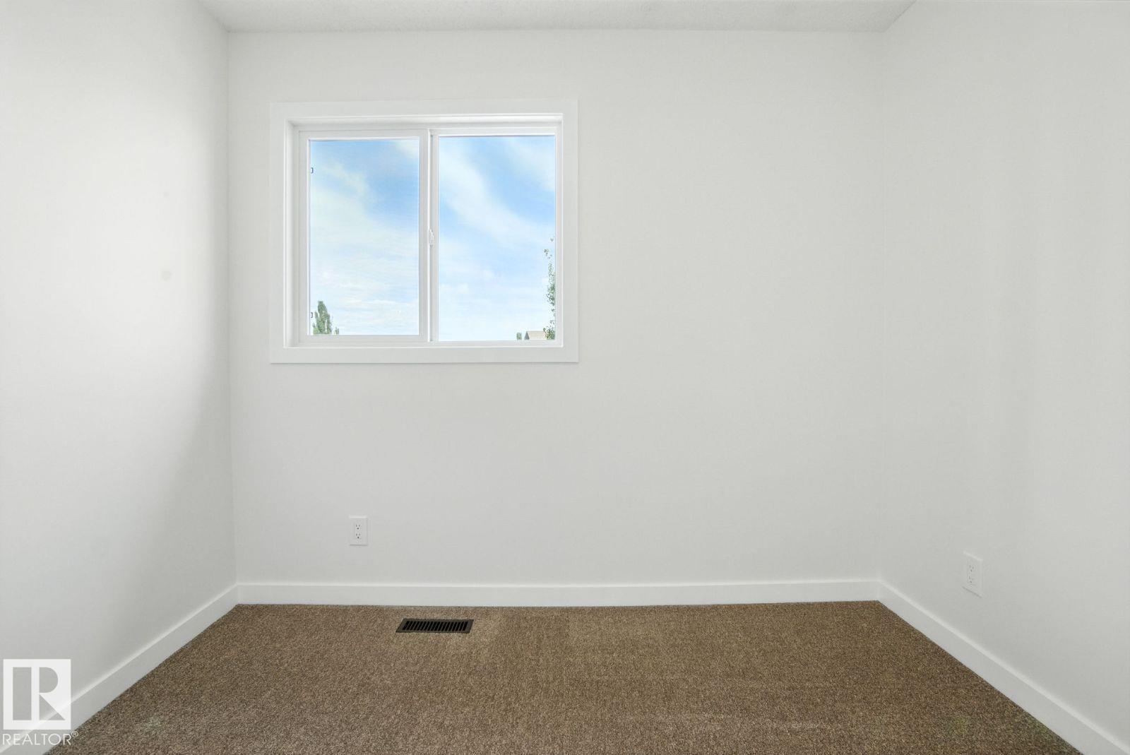 Photo 3 of 5419 203 St Nw, Edmonton AB