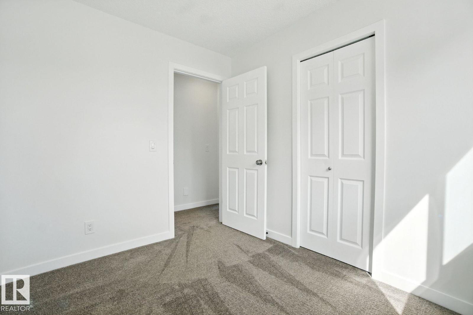 Photo 19 of 5419 203 St Nw, Edmonton AB