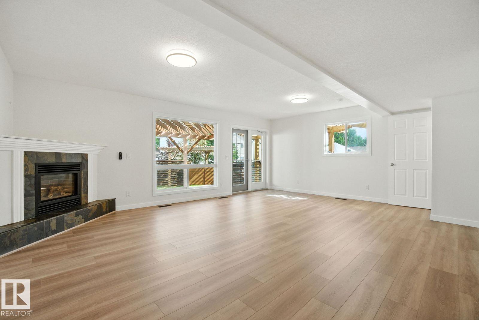 Photo 1 of 5419 203 St Nw, Edmonton AB