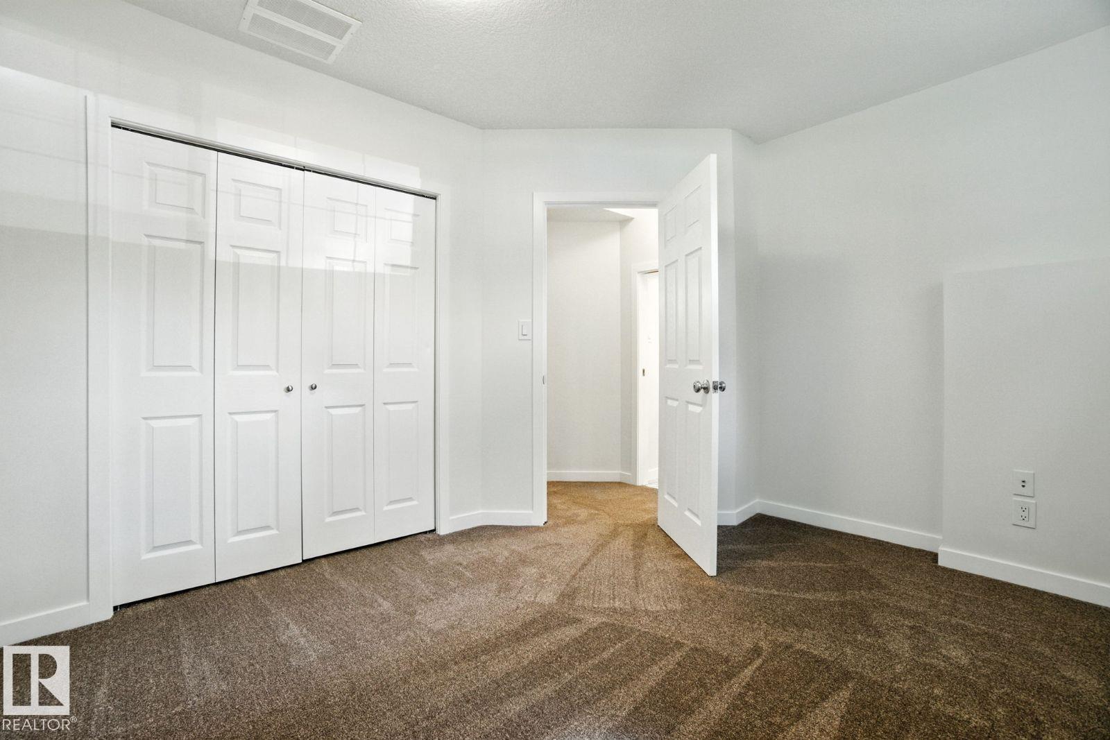 Photo 4 of 5419 203 St Nw, Edmonton AB