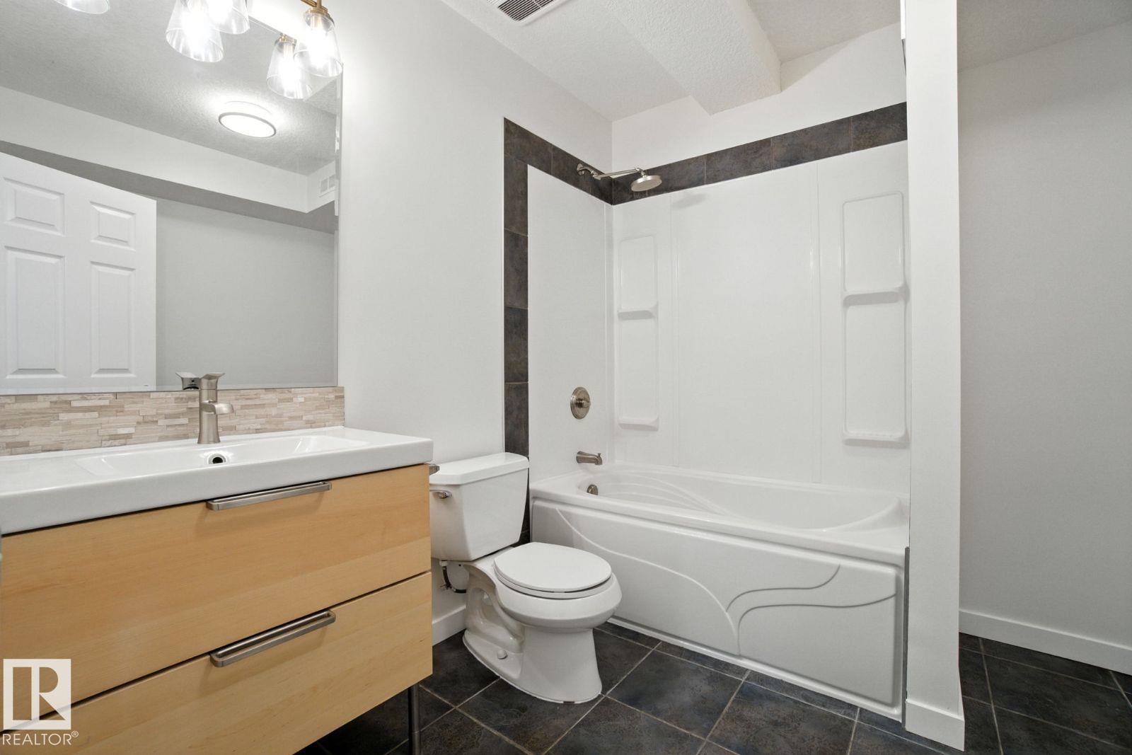Photo 23 of 5419 203 St Nw, Edmonton AB