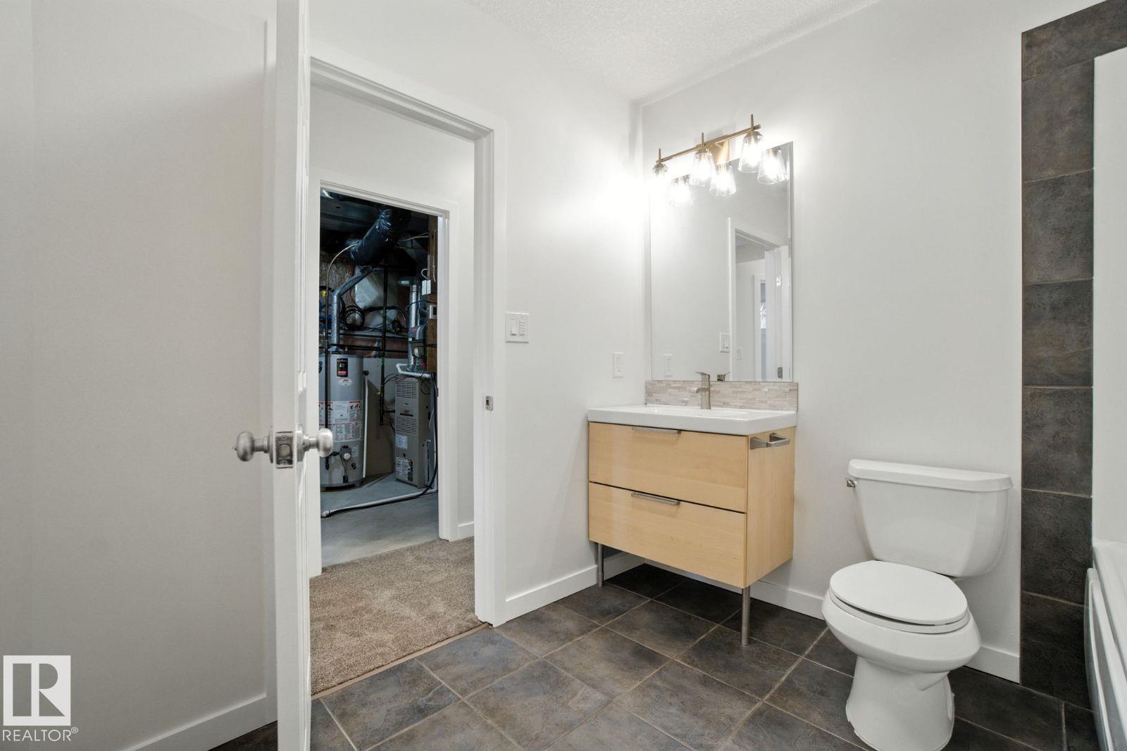 Photo 10 of 5419 203 St Nw, Edmonton AB