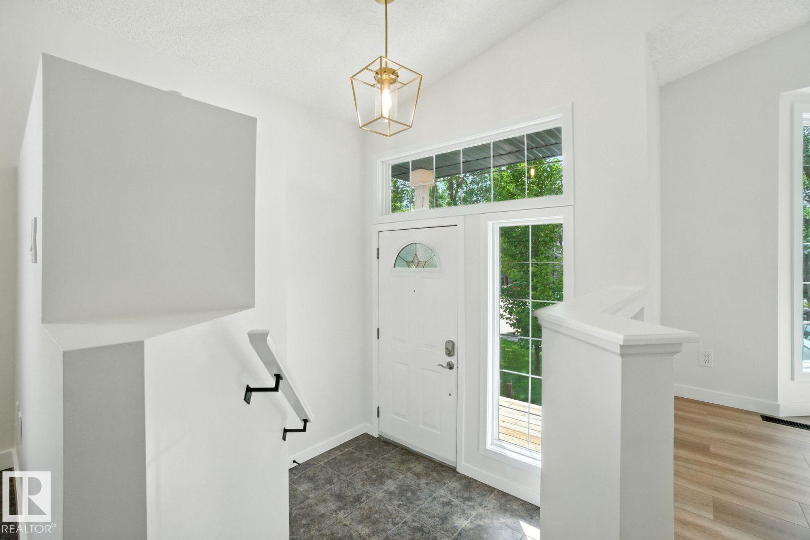Photo 9 of 5419 203 St Nw, Edmonton AB