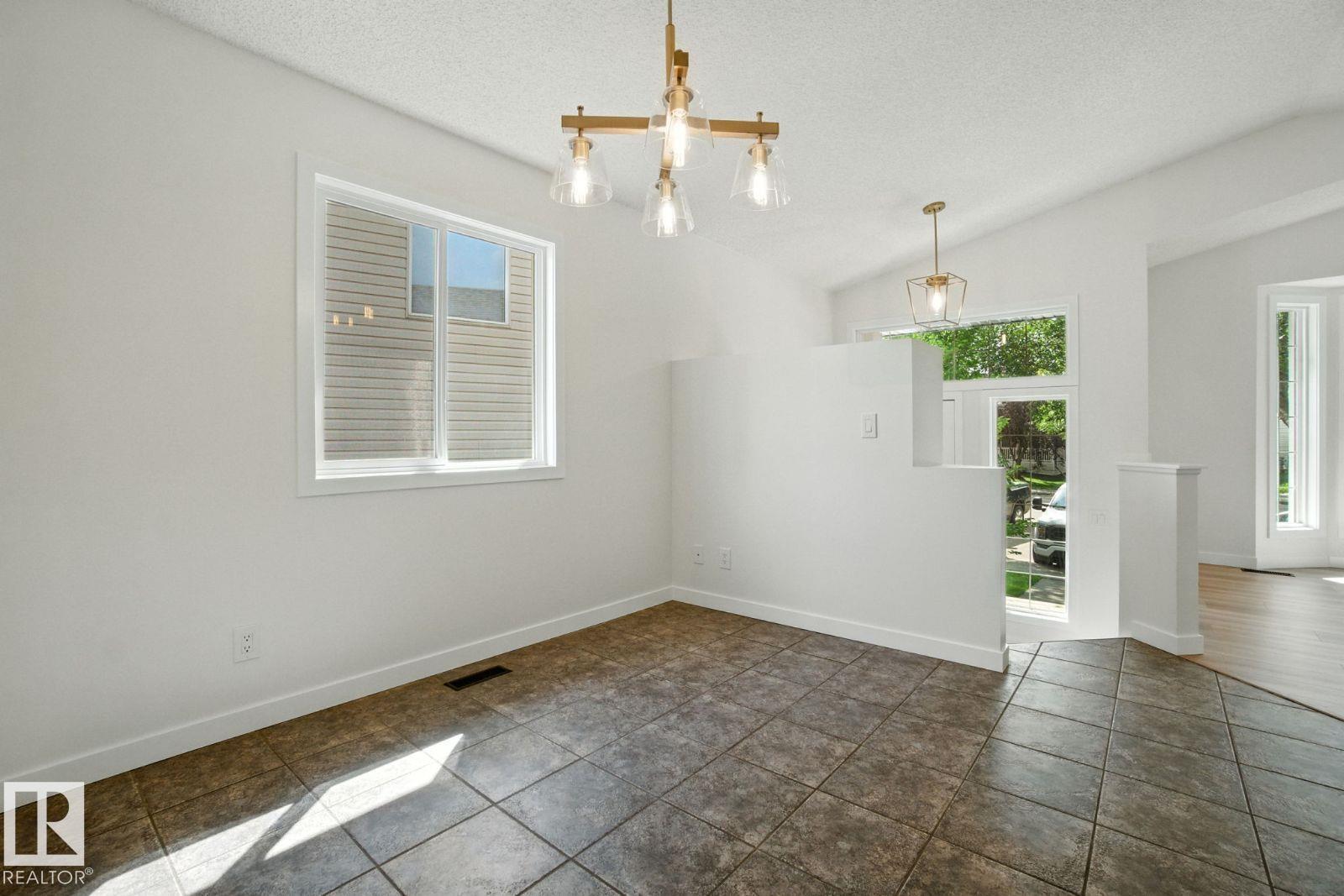 Photo 5 of 5419 203 St Nw, Edmonton AB