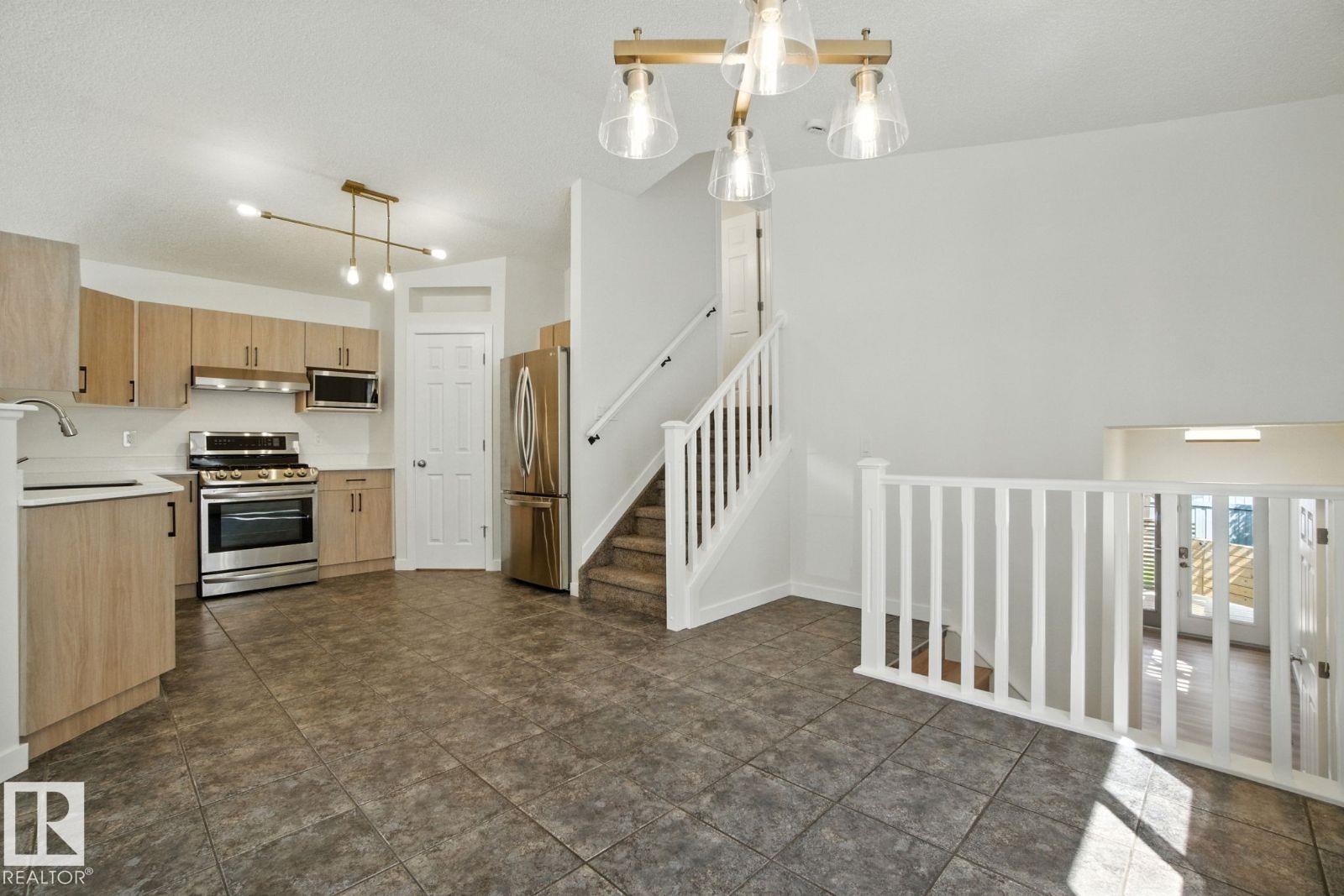 Photo 13 of 5419 203 St Nw, Edmonton AB