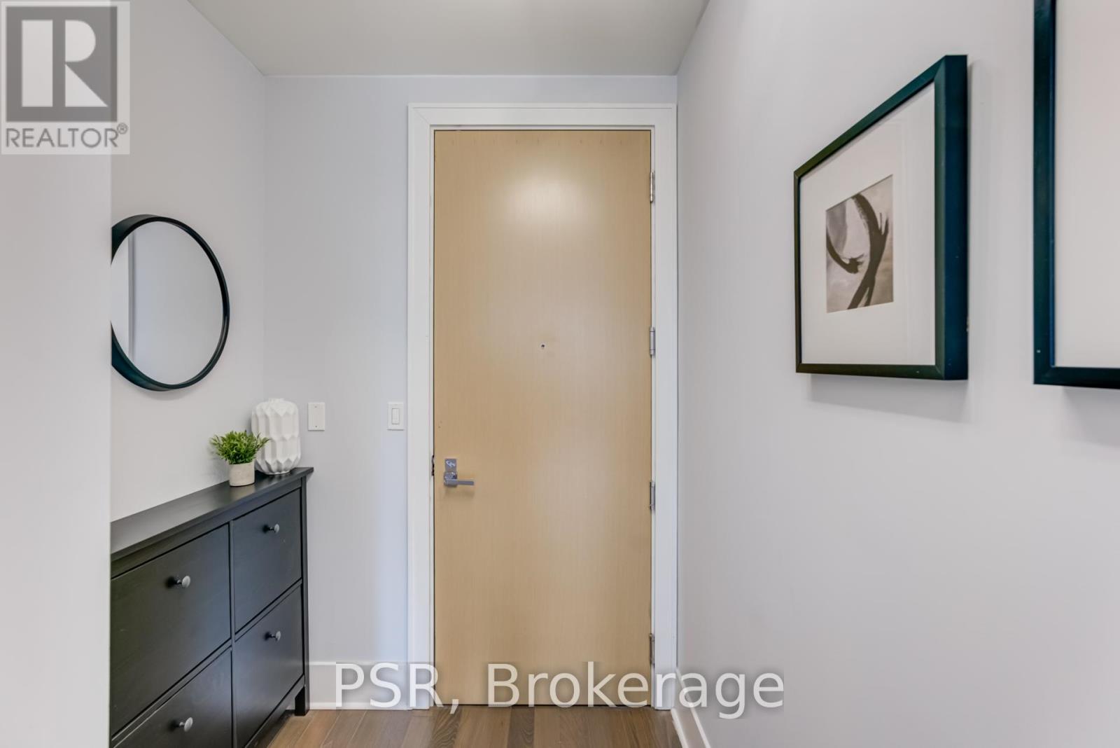 Photo 3 of 627 29 Queens Quay E, Toronto ON
