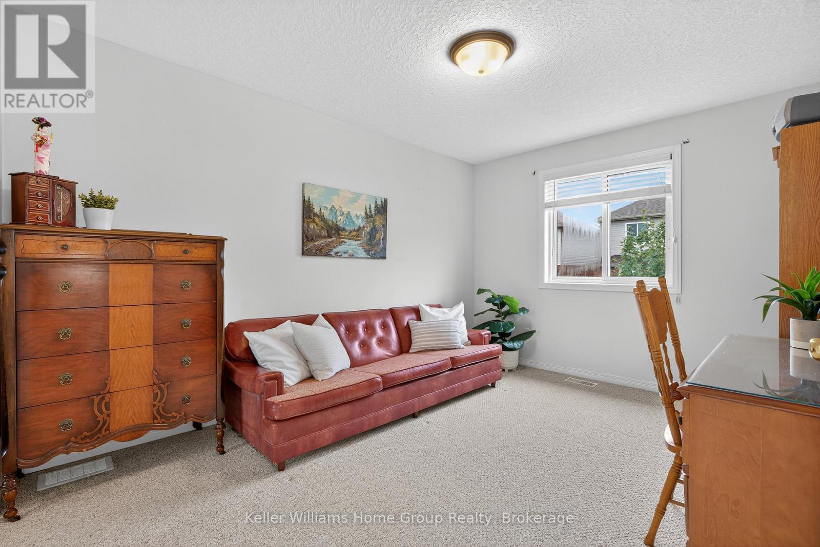 Photo 12 of 90 Udvari Crescent, Kitchener ON