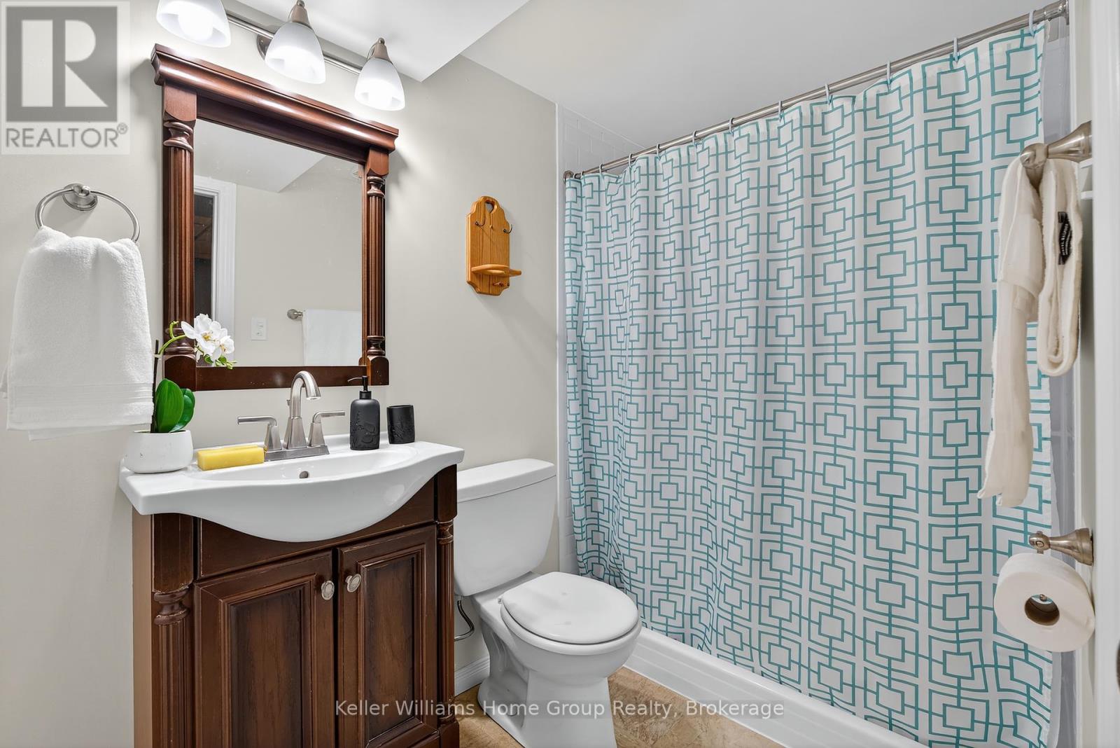 Photo 15 of 90 Udvari Crescent, Kitchener ON