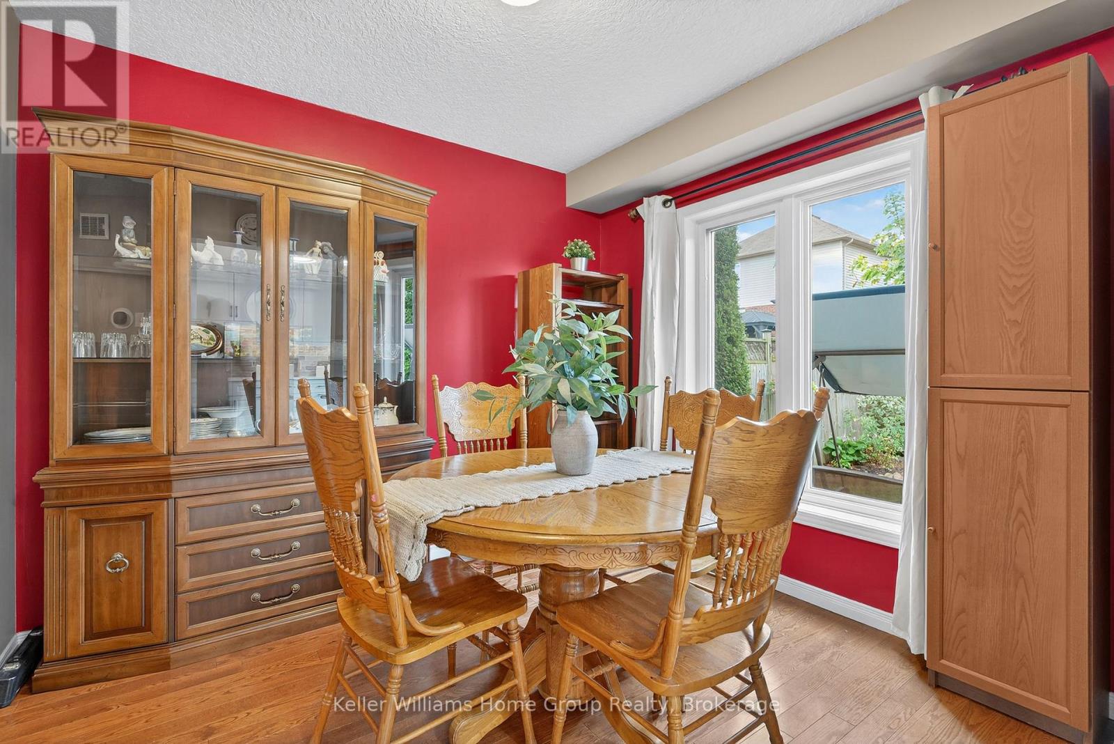 Photo 9 of 90 Udvari Crescent, Kitchener ON